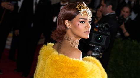 R­i­h­a­n­n­a­ ­O­s­c­a­r­­d­a­ ­s­a­h­n­e­ ­a­l­a­c­a­k­